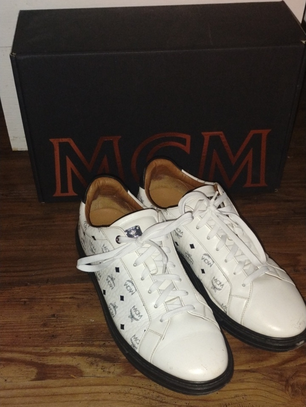 (Authentic) MCM White Logo-Print Low-Top Leather Sneakers